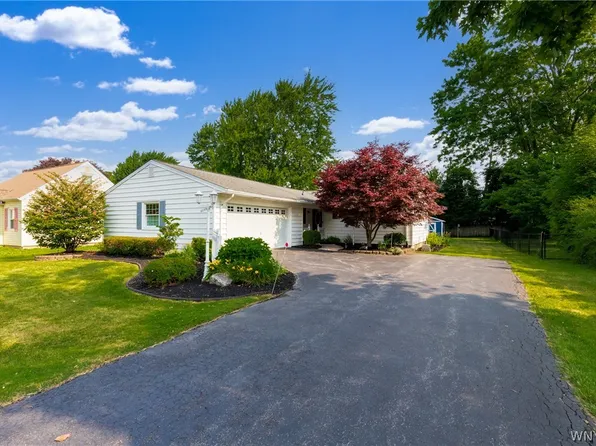 6235 Dorchester Rd, Lockport, NY 14094