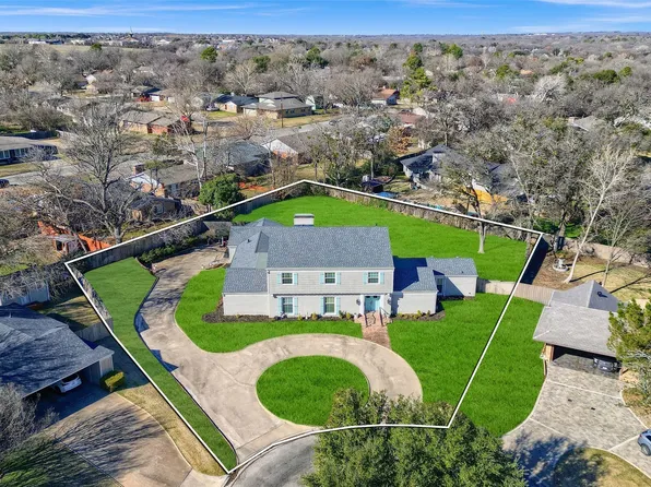 1016 Crestview Dr, Sherman, TX 75092