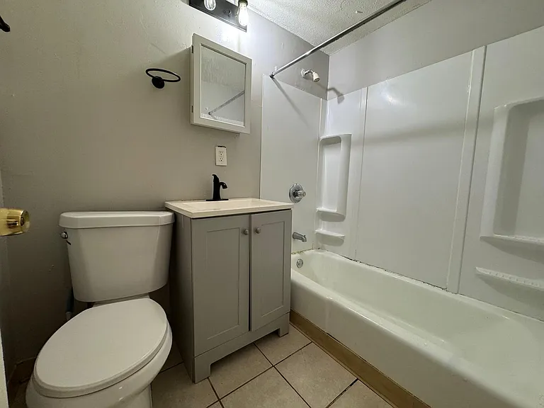 27 Williams St #3L — Photo 9