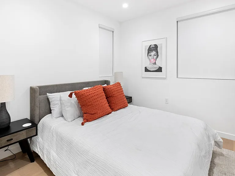 Upstairs guest bedroom