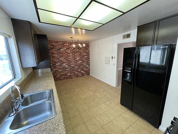 4th image of 822 Victor Ave