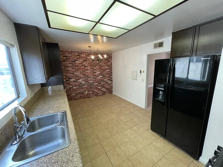 822 Victor Ave — Photo 4