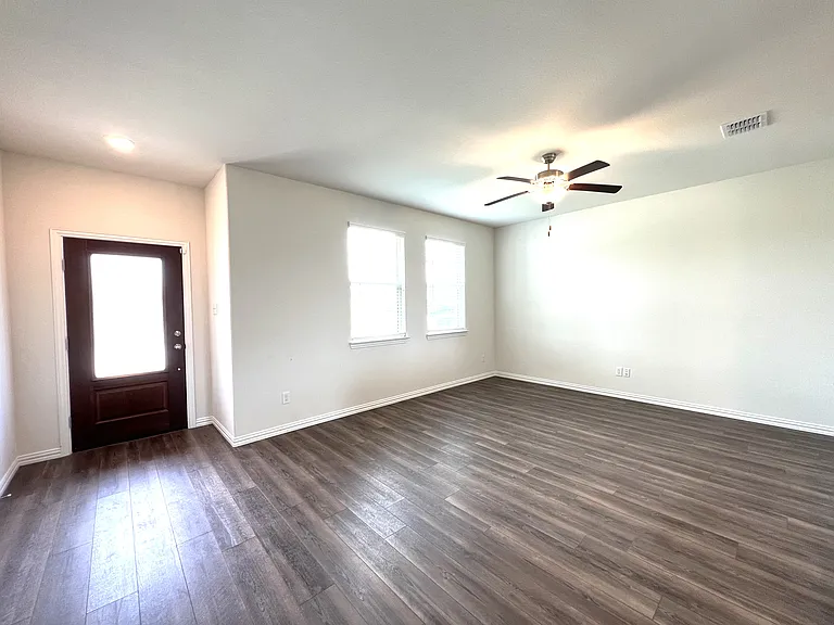 1511 Avery Pointe Dr — Photo 3
