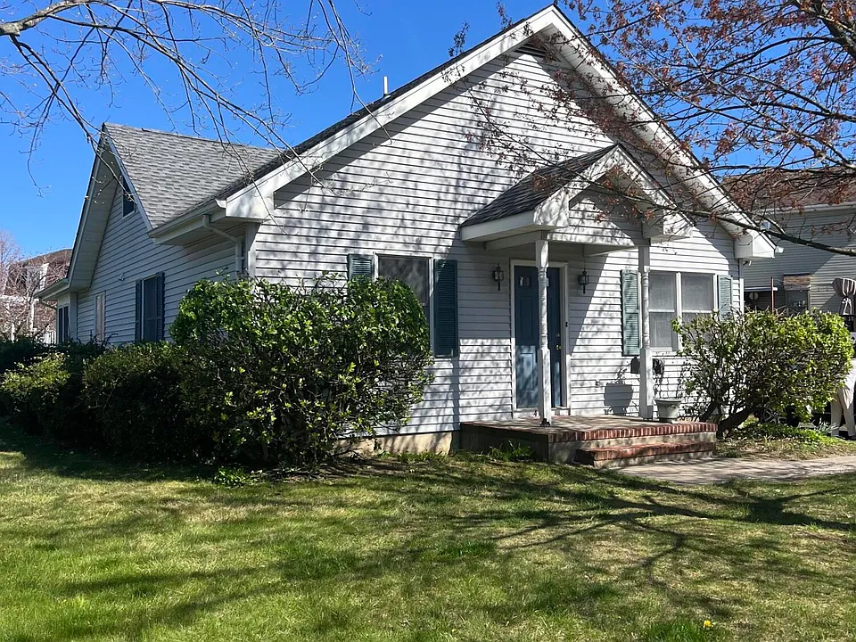 465 Adrian Ave