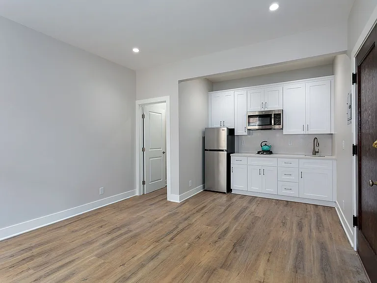 149 S Los Robles Ave — Photo 11