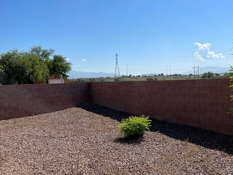 2057 W Silver Meadow Pl — Photo 17
