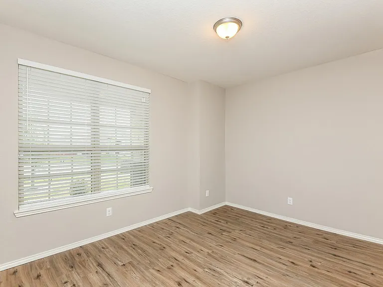 204 Bay St — Photo 14