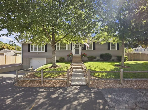 17 Grove Ave, Holbrook, MA 02343