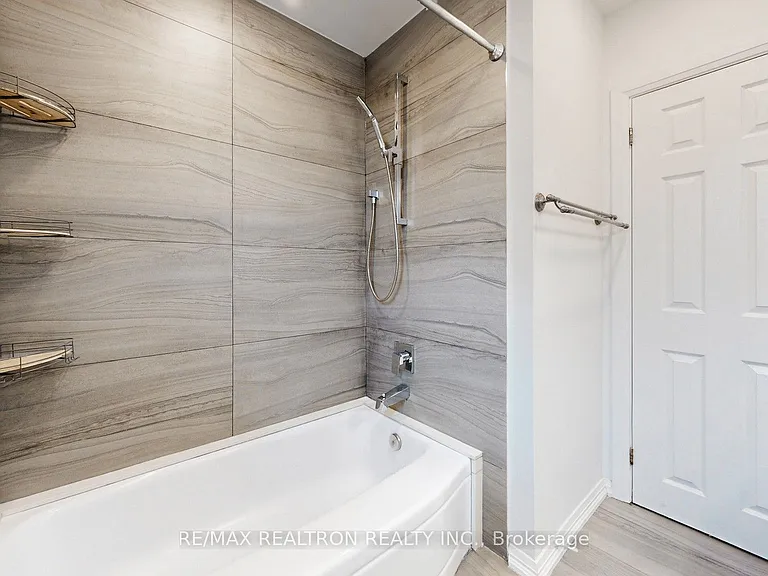 24 Fenelon Dr — Photo 38