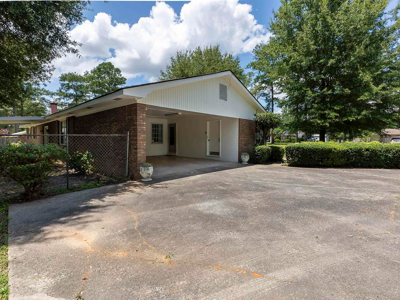 3 bed, 2.0 bath, 1647 sqft, $3,490 — Photo 4
