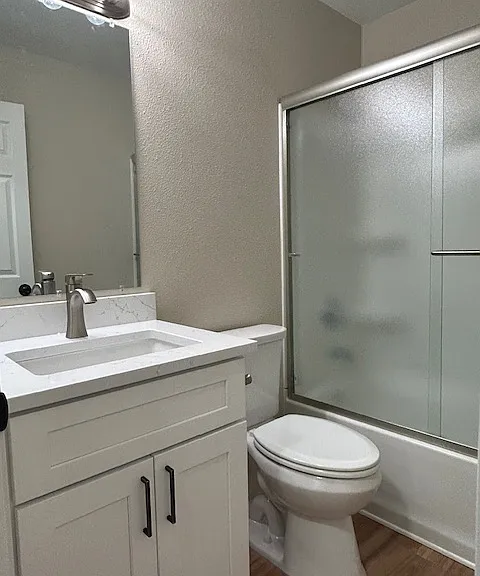 Main bath off upstairs hallway