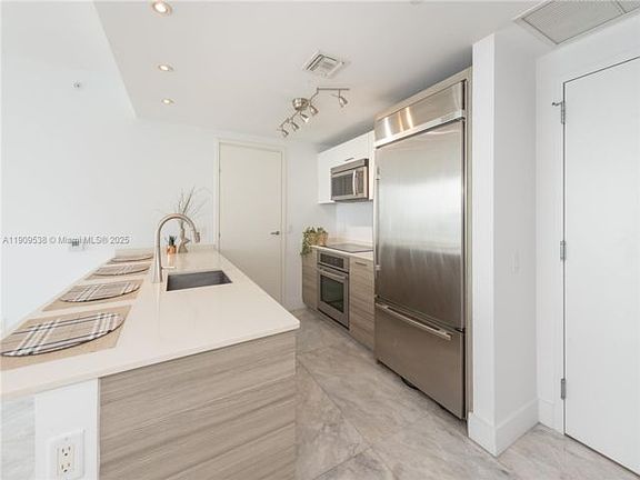 4th image of 1300 Brickell Bay Dr APT 3203