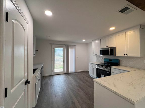 5th image of 1 Hawthorne St