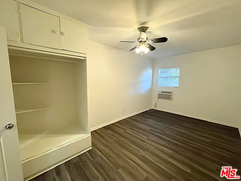 4360 1/2 Willow Brook Ave — Photo 12