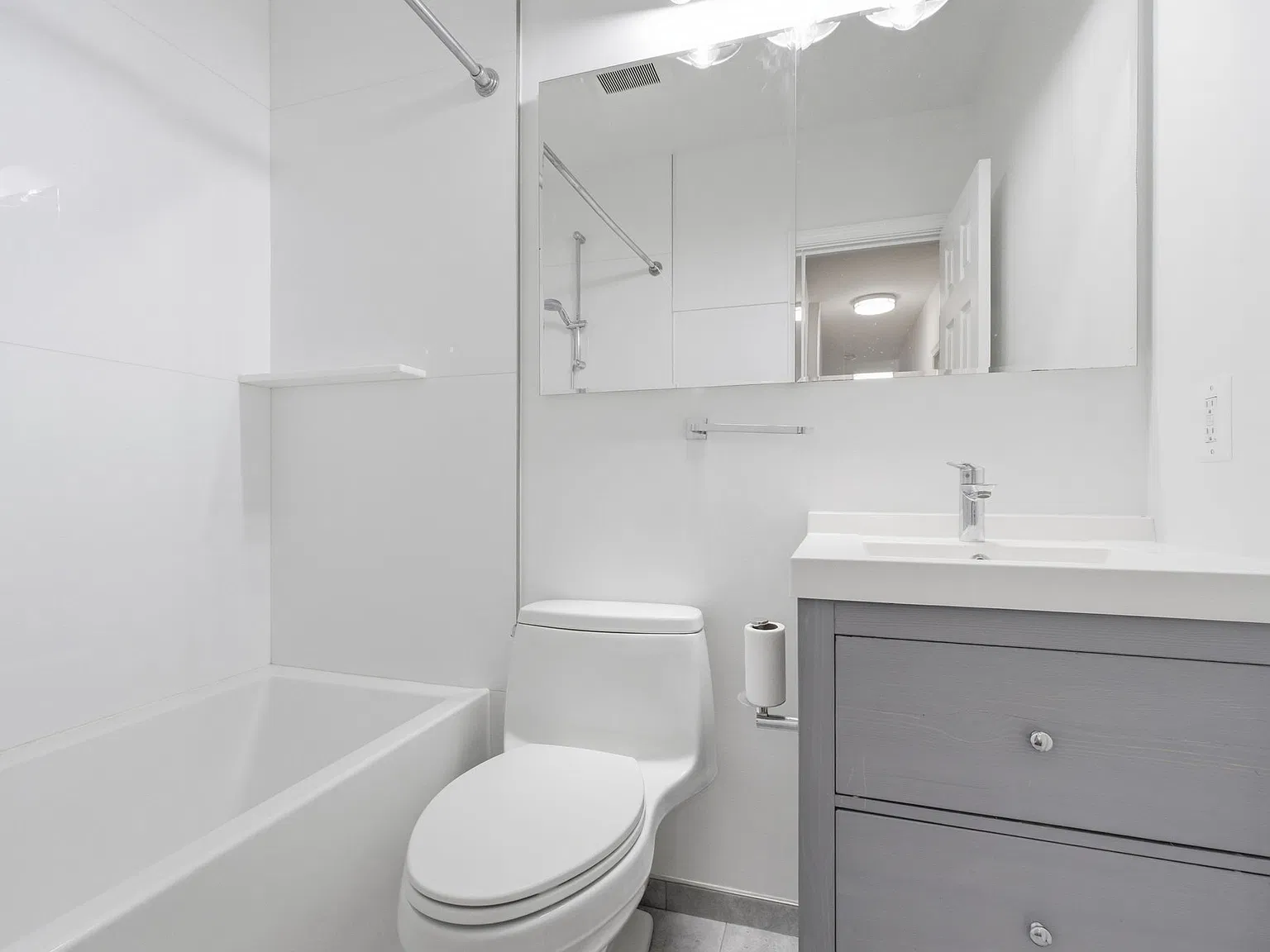 2 bed, 757 sqft, $1,800 — Photo 1