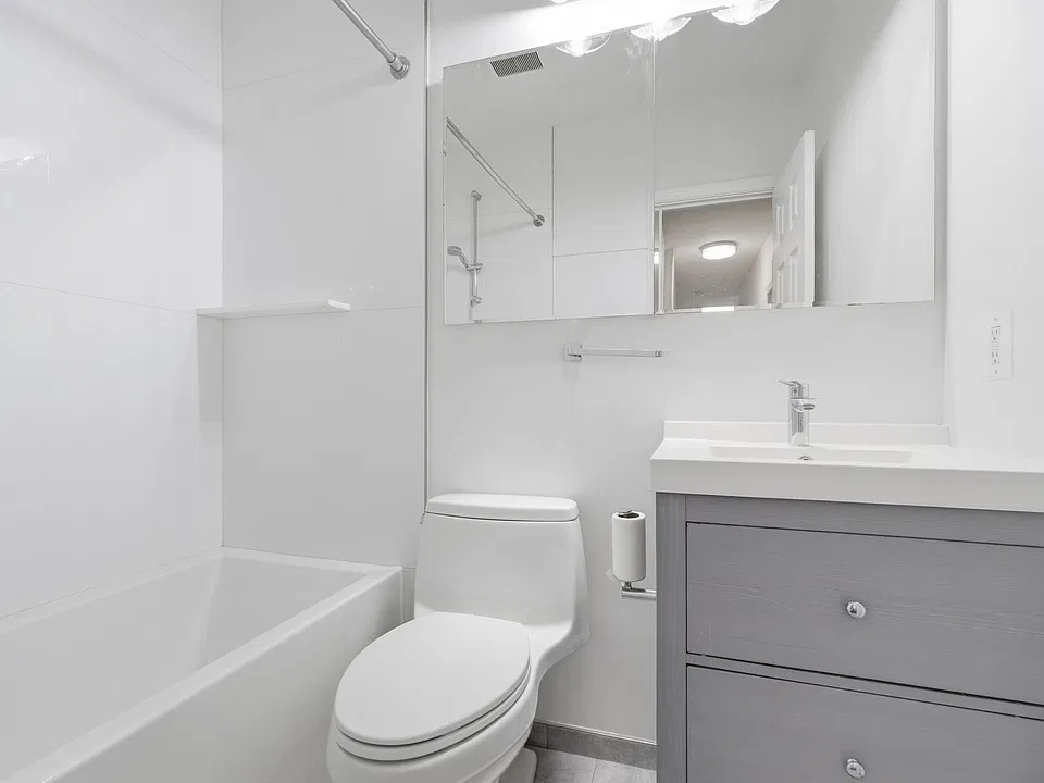 604 Longfellow St NW #401