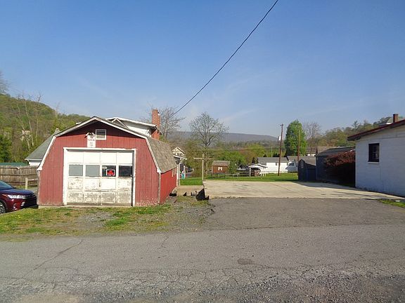 4th image of 26 Florence Ct