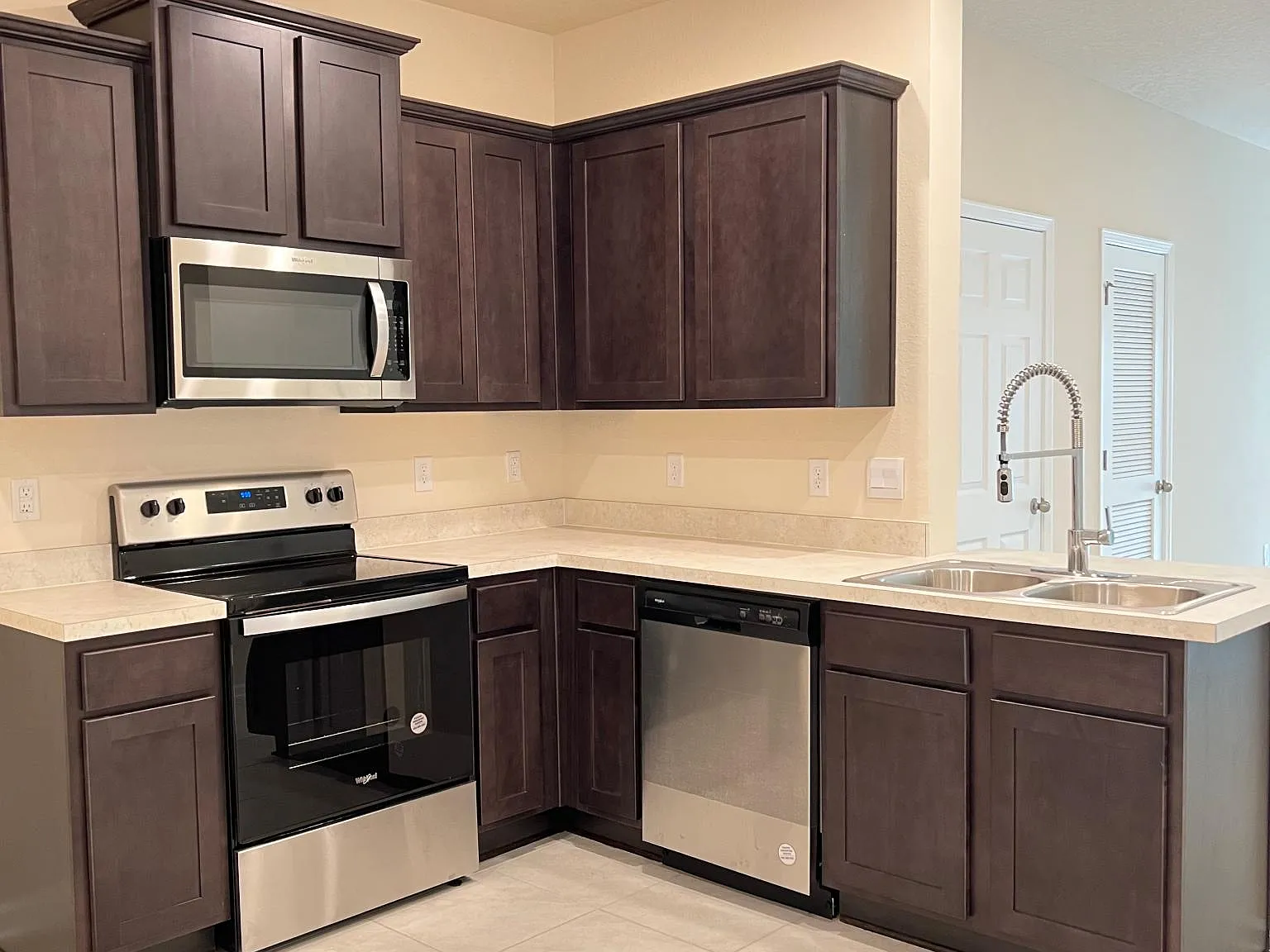 3 bed, 2.5 bath, 1502 sqft, $1,850 — Photo 4