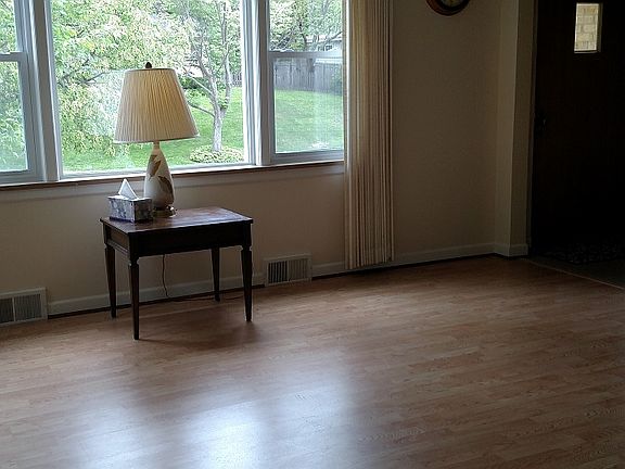 Family Room - 19' x 16'