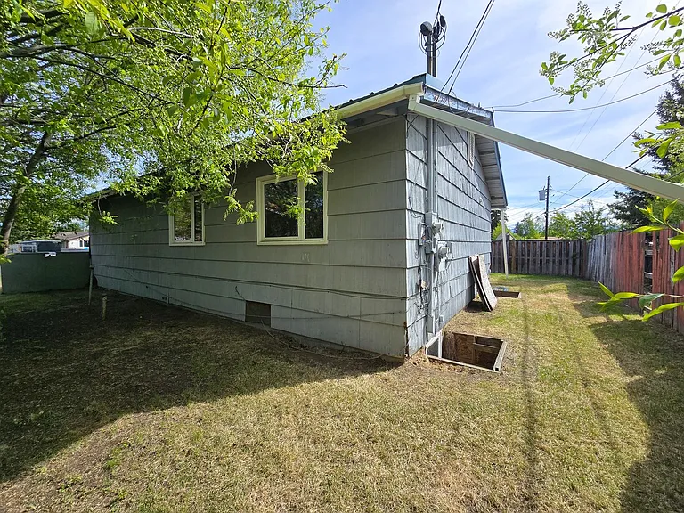 248 Bentley Dr — Photo 17