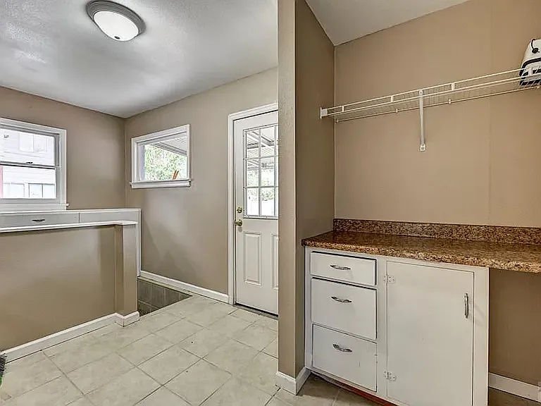 1215 Berkley Ave — Photo 4