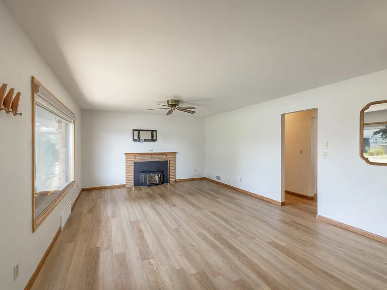 4510 N Windsor Dr — Photo 5
