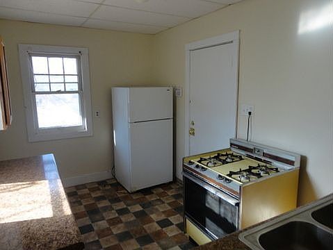 3rd image of 807 Logan Ave N #2