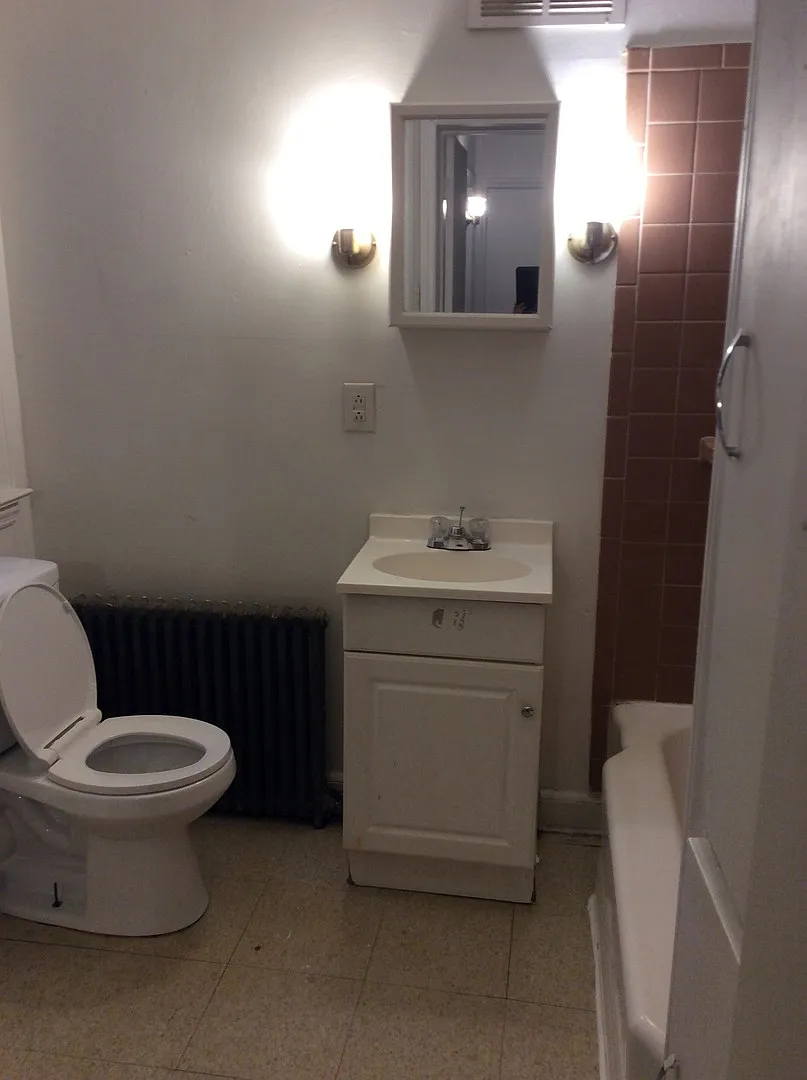 First floor in West End-Close to public transportation — Photo 3