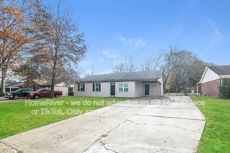 3 bed, 1.5 bath, 1372 sqft, $1,390 — Photo 2
