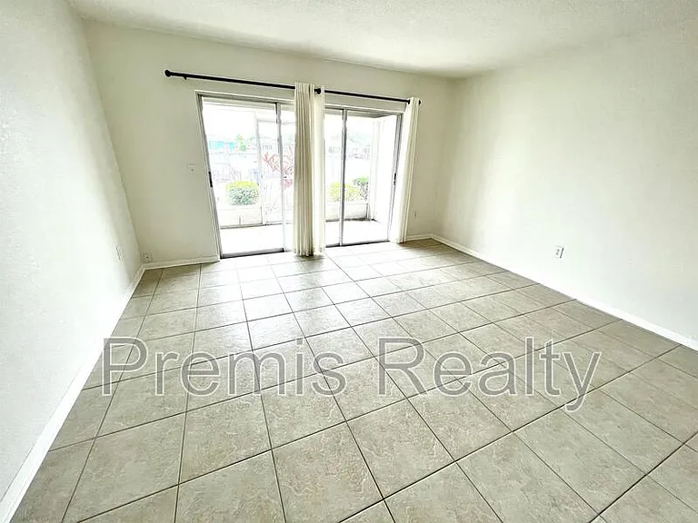 333 Island Way #1 — Photo 3