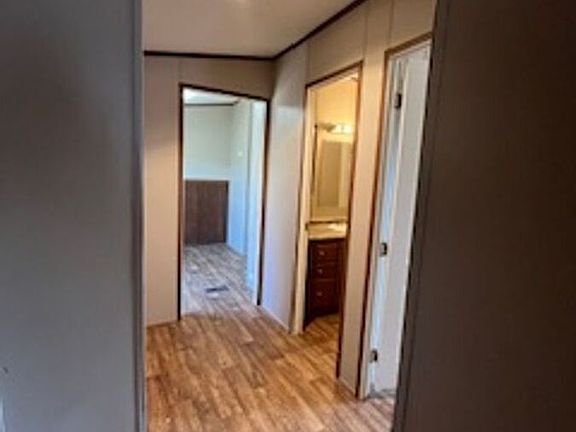4th image of 615 E Mills Dr