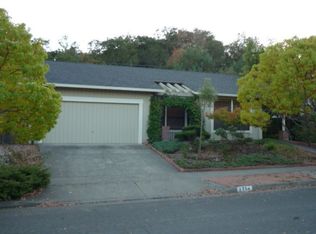 2754 Canterbury Dr, Santa Rosa, CA 95405