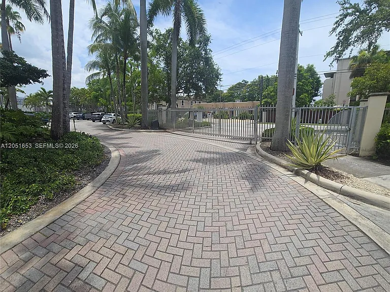 8950 SW 69th Ct #306 — Photo 33