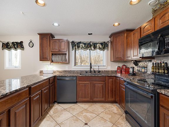 4th image of 21564 Sugarbush Ln