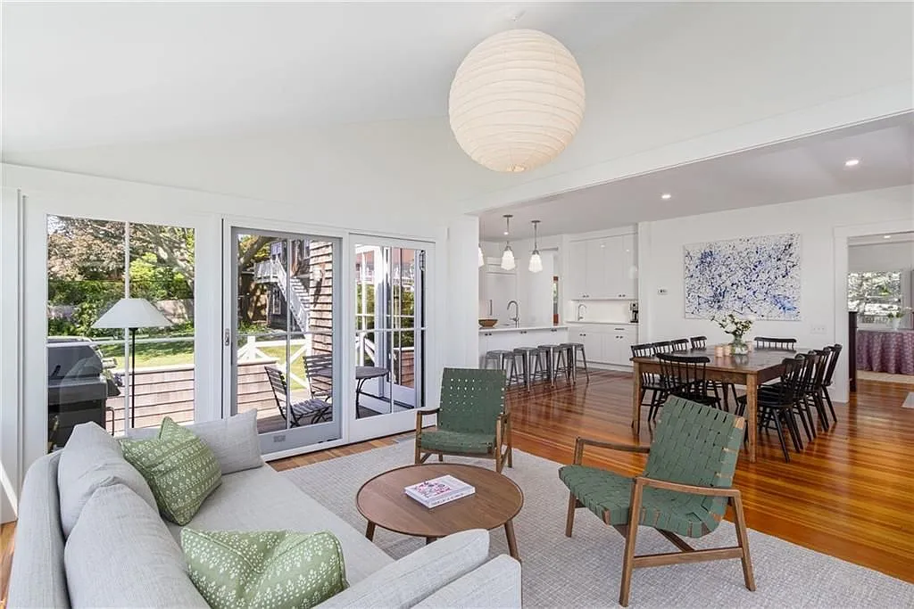 5 bed, 3.0 bath, 2528 sqft, $6,500 — Photo 1