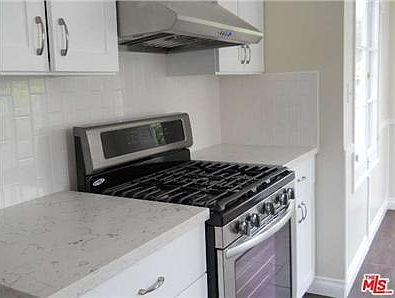 5th image of 940 S Cloverdale Ave