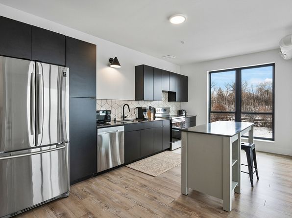 4900 Cedar Lake Rd S #TOWNHOUSE E-203