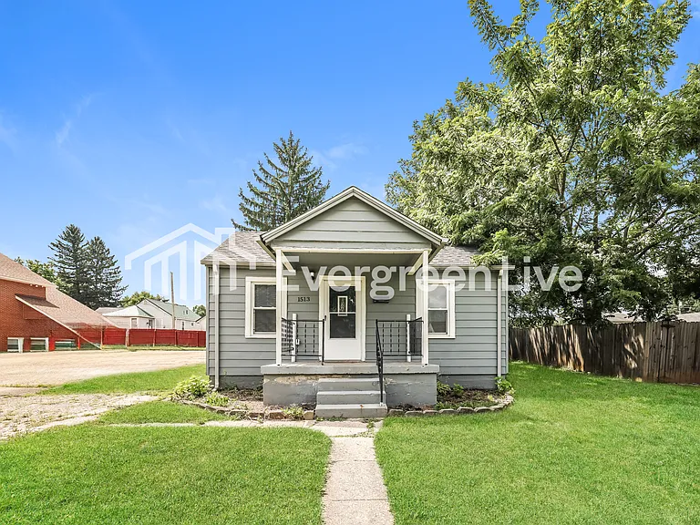 1513 Bauer Ave — Photo 1