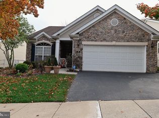 8 Irwin Dr, Upper Chichester, PA 19061