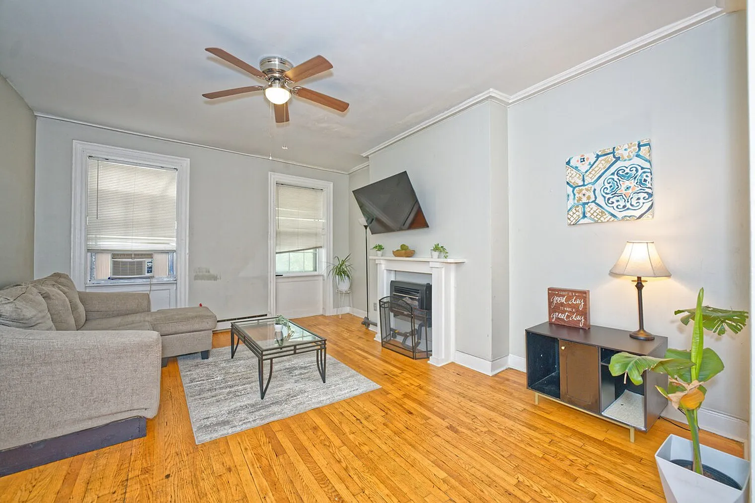 3 bed, 1.0 bath, $3,968 — Photo 1