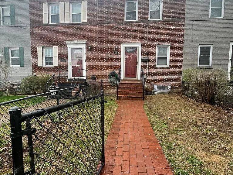 409 Laverne Ave — Photo 1