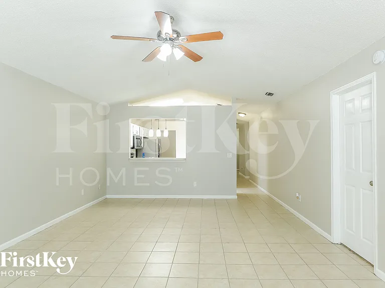 3021 Caroline Crest Dr E — Photo 6