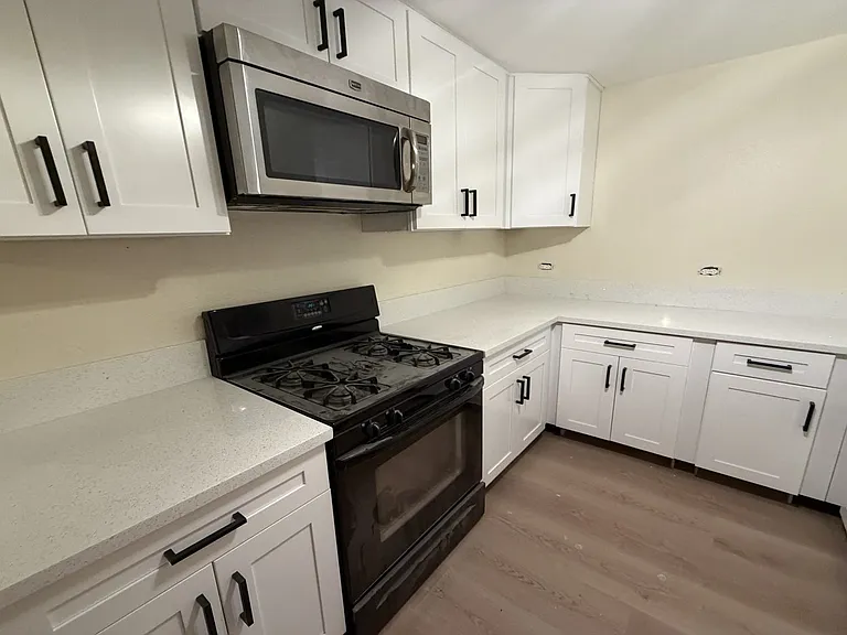 611 Lillian Dr — Photo 5