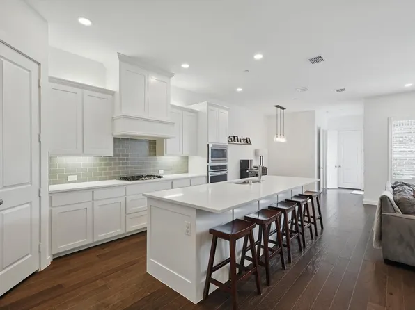 8740 Ice House Dr, North Richland Hills, TX 76180