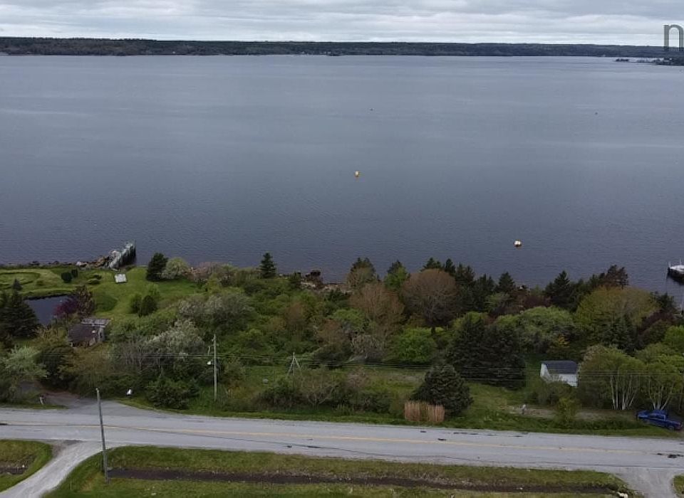 2nd image of 964 Sandy Point Rd