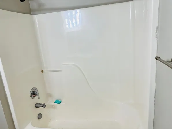 22063 Fairlane Blvd, Woodhaven, MI 48183