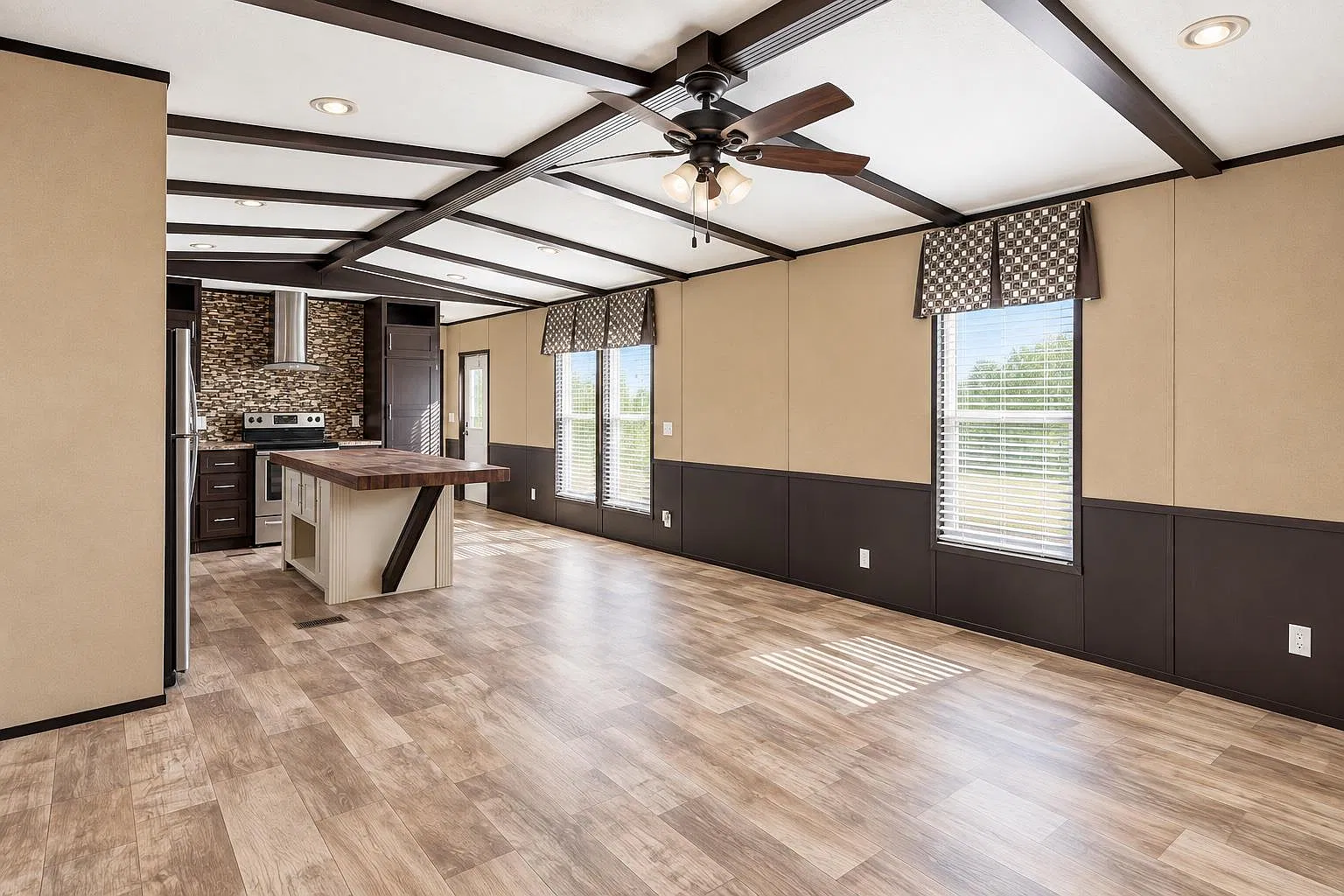 3 bed, 2.0 bath, 1280 sqft, $1,699 — Photo 2