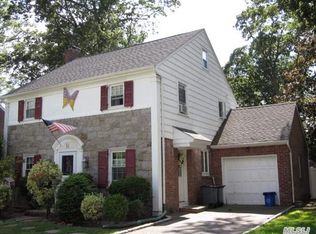 15 Delaware Ave, Freeport, NY 11520