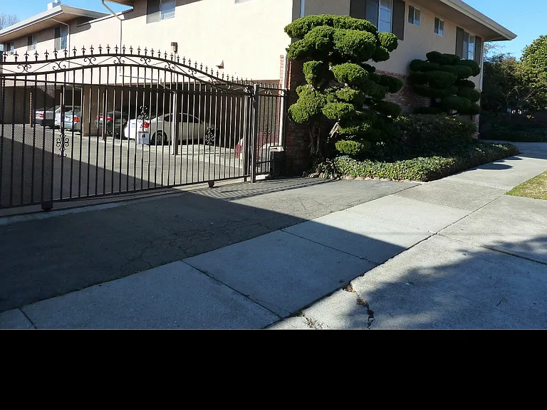 945 Kearney St #E — Photo 3