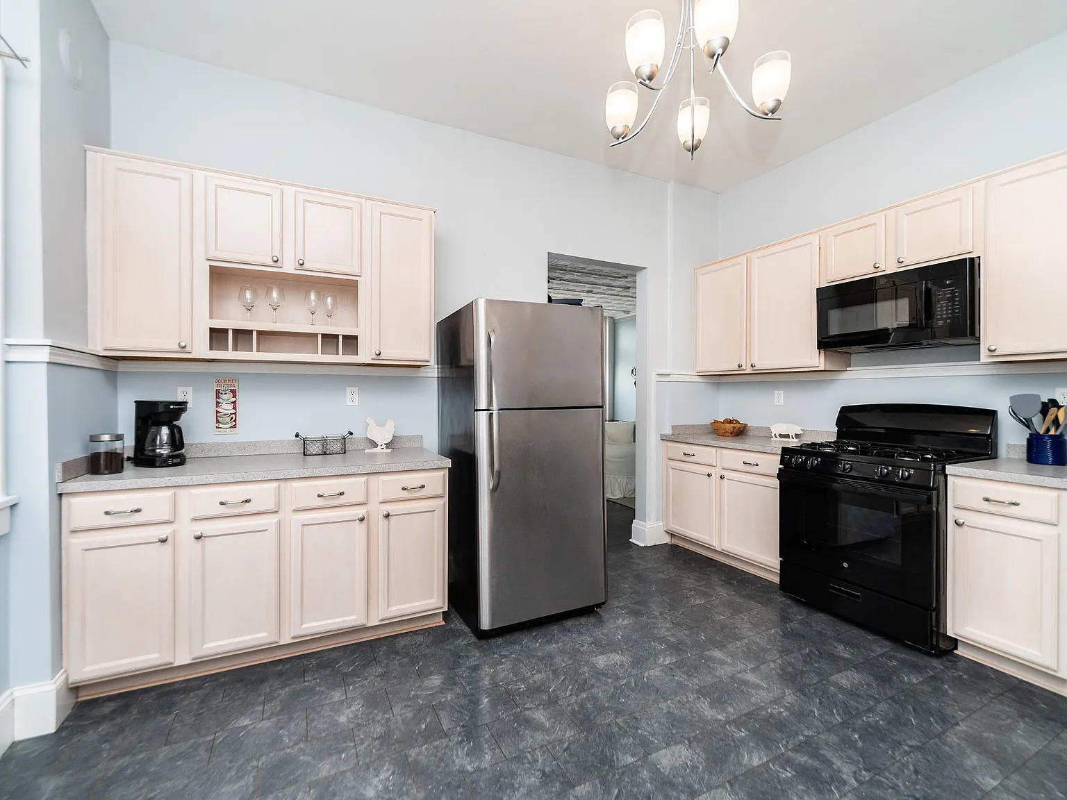 2 bed, 1250 sqft, $1,500 — Photo 2